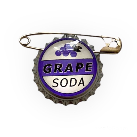 Grape Soda Pin Ellie Badge Disney Pixar Up Movie NWT - Picture 1 of 2